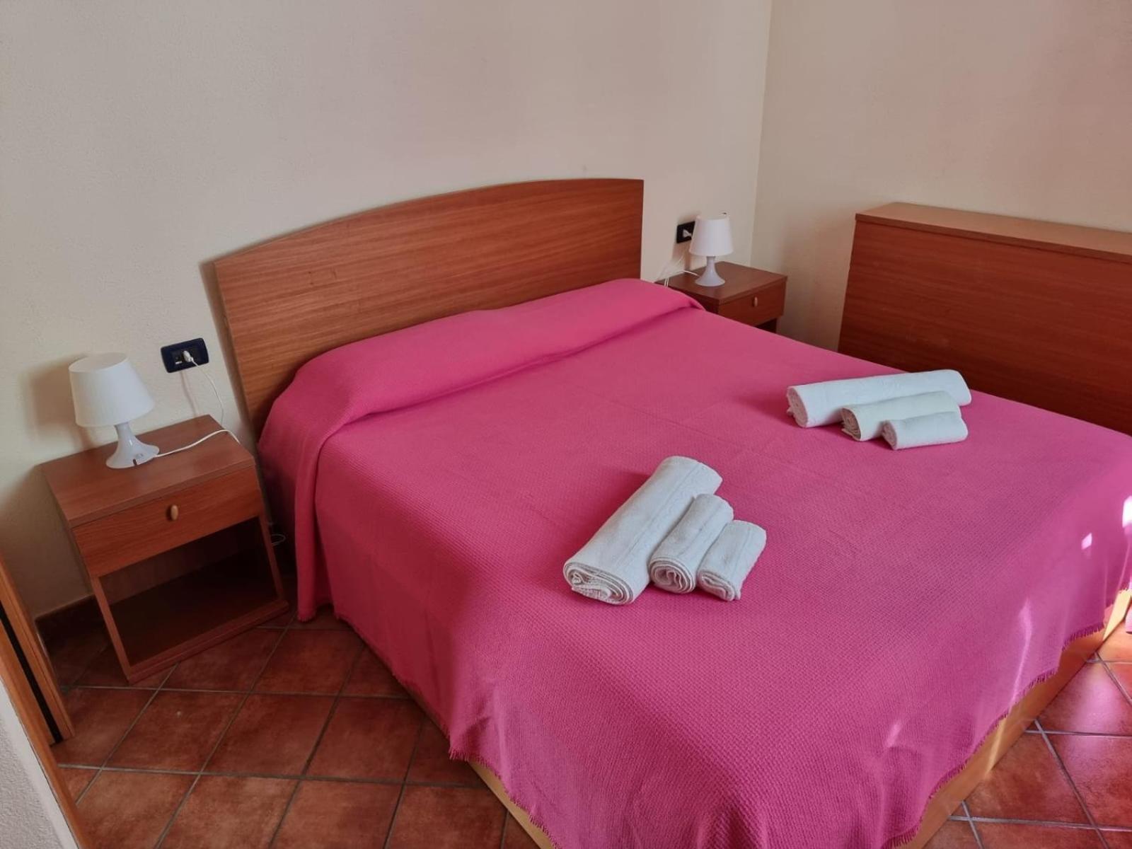 Le Residenze Blu Sardinia Aparthotel La Caletta Exteriör bild